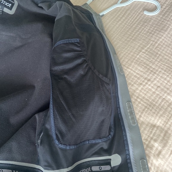 Like new, MARMOT Waterproof Softshell Ski Jacket - Picture 3 of 10
